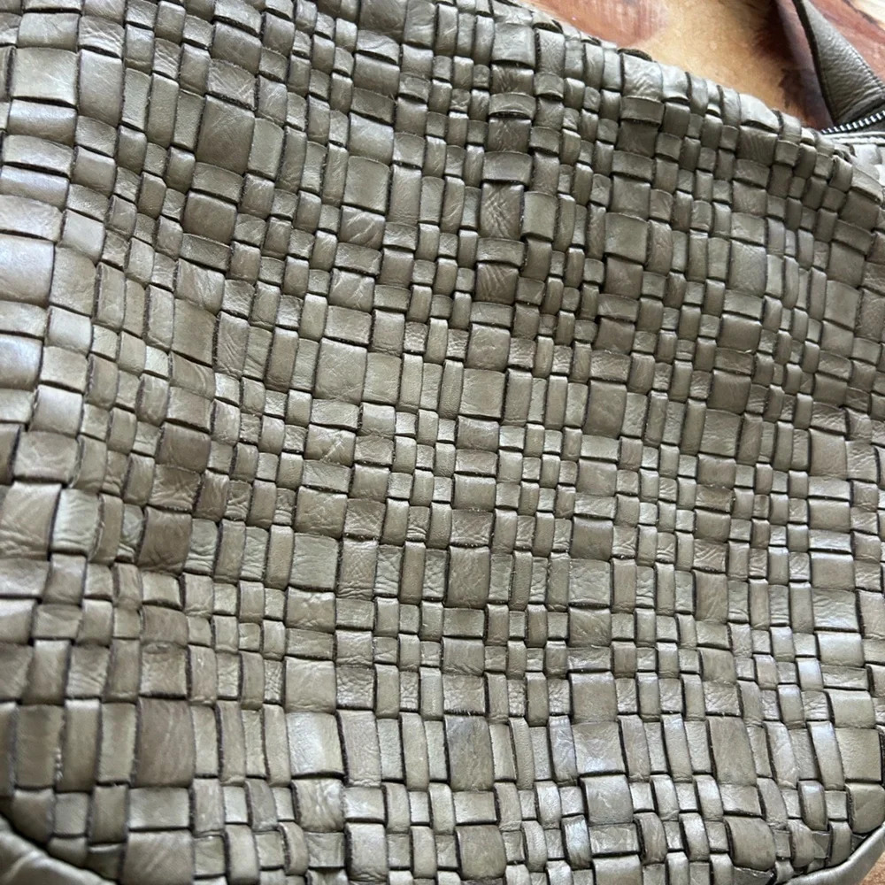 Vilenca Holland Genuine Leather Sage Green Crossbody Bag - Picture 9 of 13